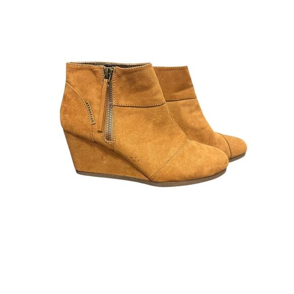 attention Shoes - Attention Women's - Suede Bootie heels- Size 7m